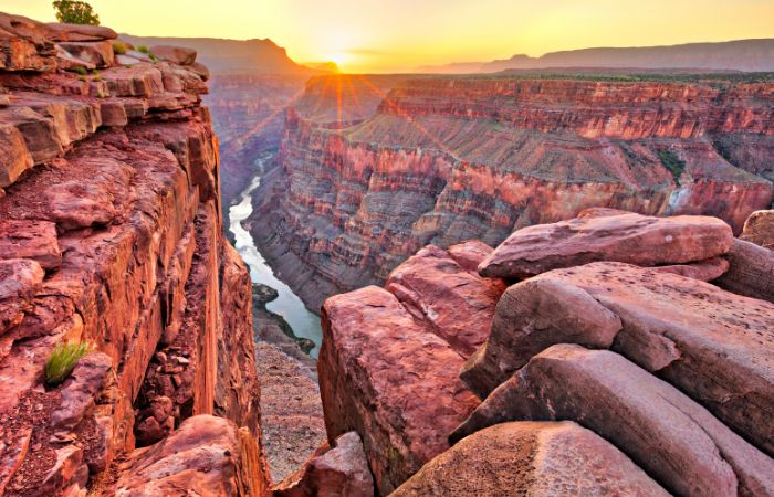 a photo of the grand canyon